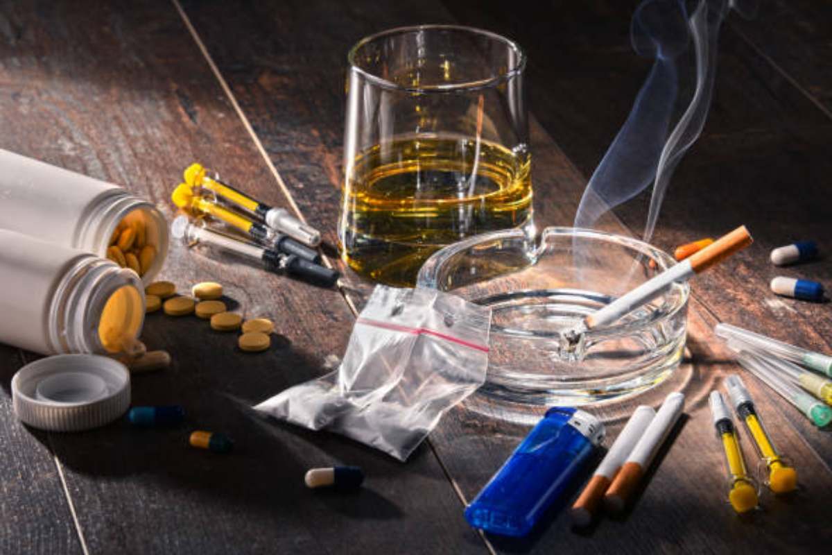 Discussing The 5 Stages in A Drug & Alcohol Rehab Center