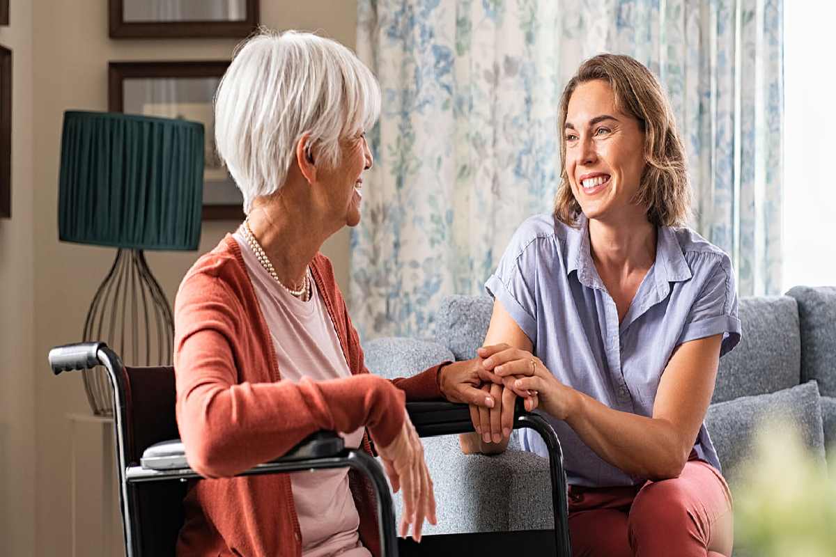 Five Advantages Of Choosing Senior Home Healthcare For Your Loved One